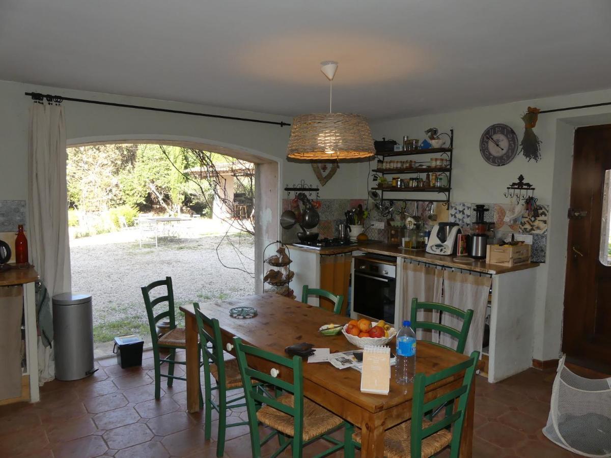 Le Charme D'Une Vieille Bastide Provencale Solliès-Pont Exterior foto